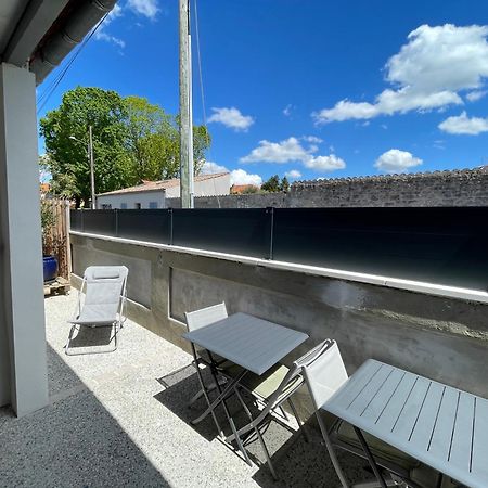 Maison Chaleureuse Avec Terrasse Privative Proche De La Gare Et Du Centre-Ville Rochefort  Luaran gambar